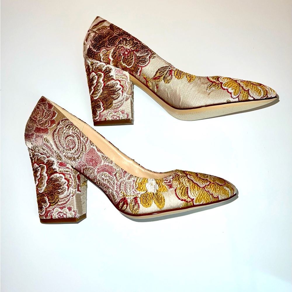 Victorian style pumps!!